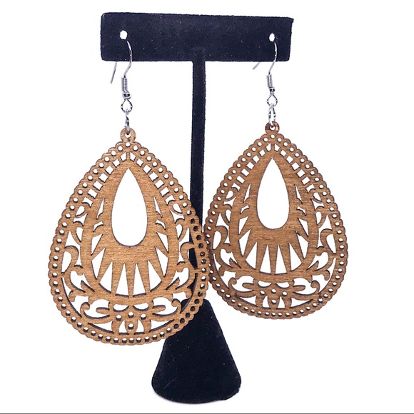 ✨3/$25✨ Teardrop Shaped Wooden Earrings - Picture 1 of 3